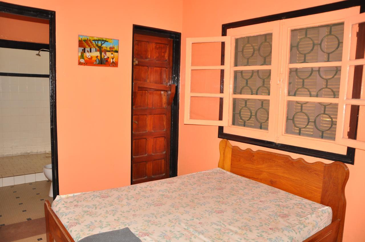 Chez Agnes Hotel Dakar Exterior photo